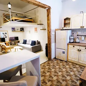 New Flower Garden Apartman